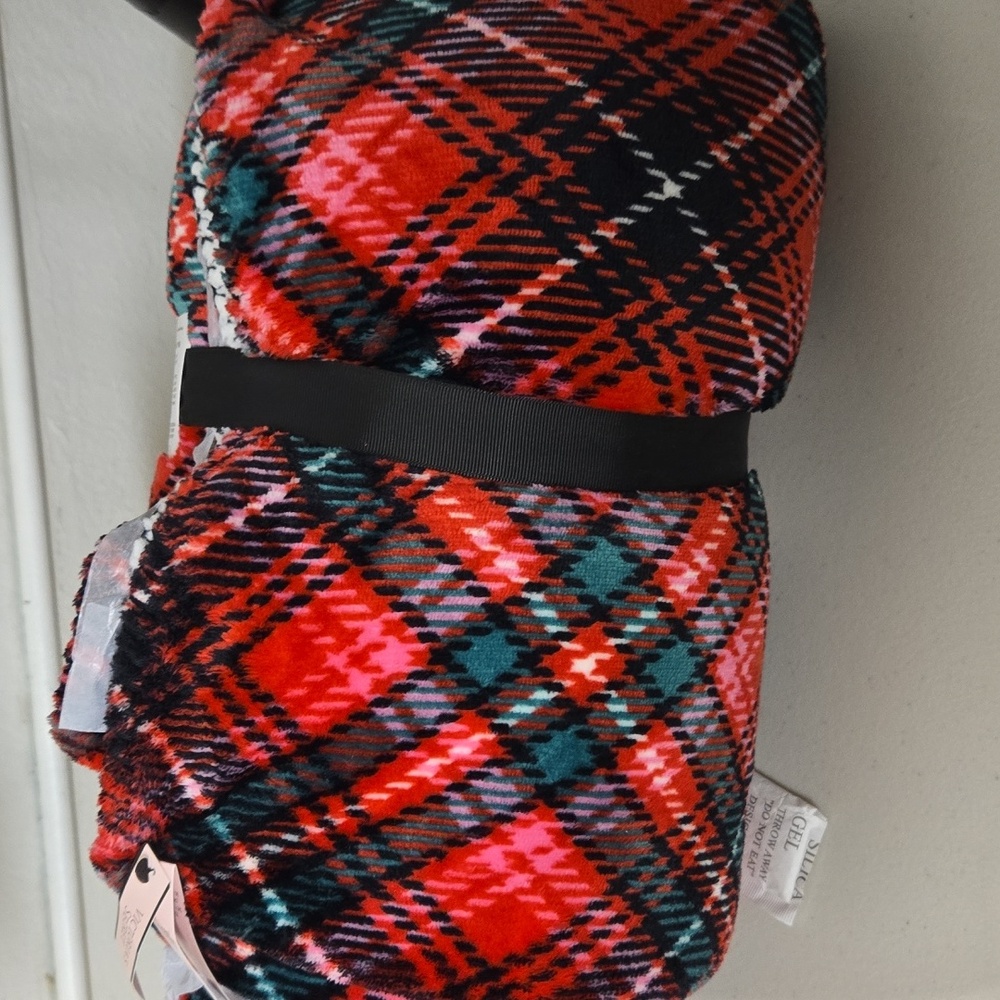 Victoria’s Secret plaid blanket NIB With Bag